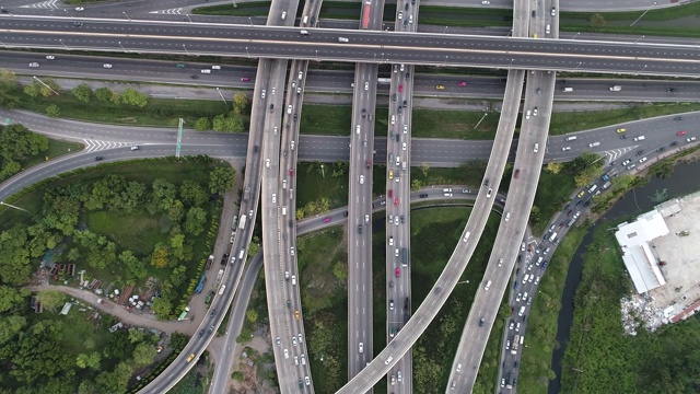 城市交通枢纽道路与汽车运动