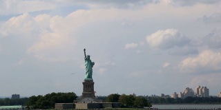 自由女神像在一个阴天，纽约，美国