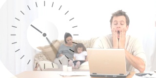 一个白人坐在家里用笔记本电脑的动画