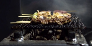 串烤。烧鸡是居酒屋餐厅的一种日本料理。