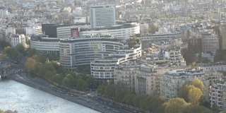 巴黎塞纳河旁的建筑物-缩小