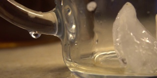 湿杯水滴冰乌龙茶