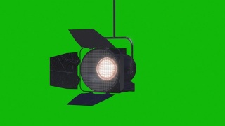 专业的舞台灯光，绿色屏幕上的反光动画，照明设备的设计元素，移动和转向工作室电影聚光灯投影仪与镜头光晕。视频素材模板下载
