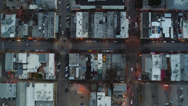 垂直商业区和街道无人机视频奥斯汀德克萨斯州美国