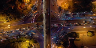 广州市市中心夜间繁忙交通街道路口高空俯仰全景4k中国