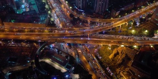 广州市市中心夜间交通繁忙街道道路交叉口高空俯仰全景4k中国