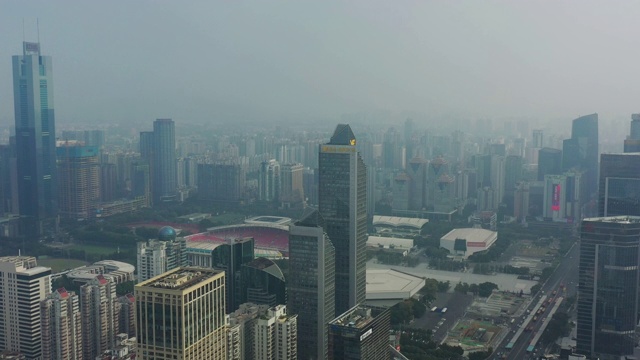 夏季日雾广州市市中心区体育场综合航拍全景4k中国