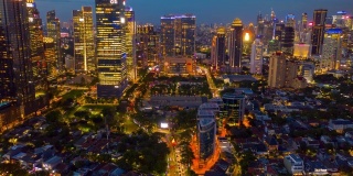 日落天空夜晚照明雅加达市区交通空中全景4k印尼