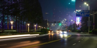青岛城市夜晚灯火通明，繁忙的交通街道道路全景时间流逝4k中国