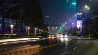 青岛城市夜晚灯火通明，繁忙的交通街道道路全景时间流逝4k中国视频素材模板下载