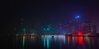 夜间照明青岛市区海湾海岸线全景时间间隔4k中国