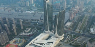 日落时分南京著名的国际青年文化中心塔航拍全景4k中国