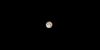 夜晚的满月。超级月亮。