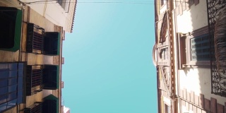 西班牙的屋顶和蓝天