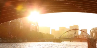 墨尔本王子大桥上的日落