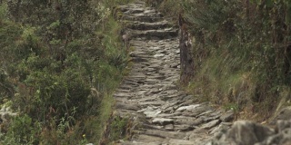 倾斜。通往马丘比丘的印加石径。秘鲁库斯科