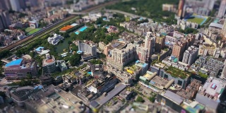 阳光明媚的一天深圳城市景观购物区屋顶空中顶视图4k倾斜转移中国