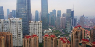 雨天上海城市景观浦东市中心航拍全景4k倾斜转移中国