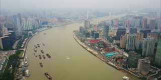 暮光上海交通黄浦江城市景观空中全景4k倾斜转移中国