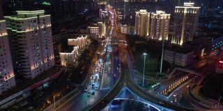 青岛城市夜光繁忙交通街道航拍全景4k中国