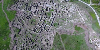 鸟瞰图乌加里特古遗址在叙利亚。我们可以看到地面上的建筑特征，在它们被破坏后——联合国教科文组织的世界遗产
