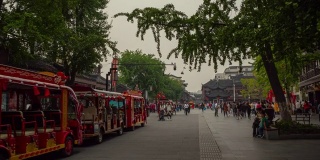 白天时间南京市著名老城区拥挤的旅游街广场时光流逝全景4k中国