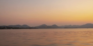 日落天空杭州城著名的湖游船港湾全景时间间隔4k中国