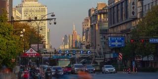 杭州城市日落时间繁忙的交通街道全景时间间隔4k中国