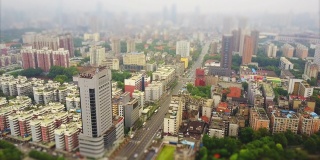武汉市阴天城市景观交通街道空中全景4k倾斜转移中国