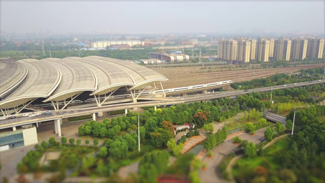 晴天武汉著名火车站铁路航拍全景4k倾斜移位中国