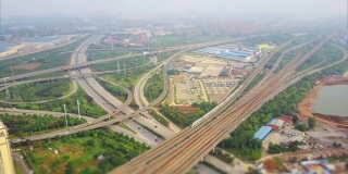 白天武汉市车流交接处空中全景4k倾斜移位中国