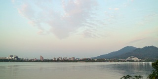 日落时间南京著名的湖滨公园湾帆船训练全景时间间隔4k中国