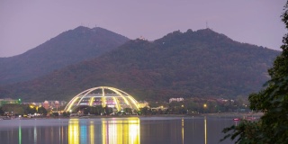 傍晚日落南京著名的湖滨公园湾帆船训练全景，延时4k中国