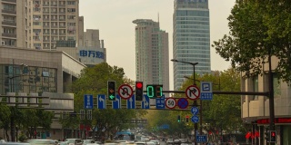 日落时间南京市中心繁忙的交通街道全景时间间隔4k中国