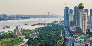 武汉城市的变迁，天际线和建筑的全景