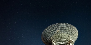 夜间观测天空的T/L射电望远镜