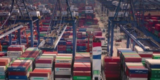 晴天香港港口货柜码头高空俯视图4k