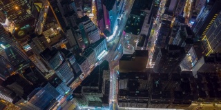 夜间照明飞行在香港市区交通空中俯视图4k时间间隔