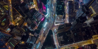 香港城市夜间时间照亮著名的交通街道区空中俯视图，4k时间间隔