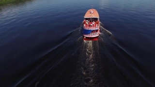 巴西亚马逊河上的黑鬼船视频素材模板下载