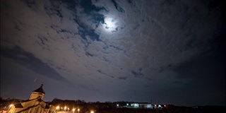 云中满月的夜空，时间流逝4K