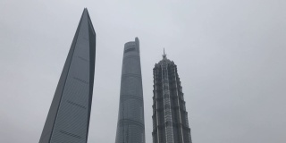 中国上海——2020年4月18日:市中心的摩天大楼地标