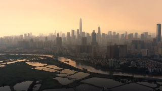 鸟瞰图深圳的云风暴和日落视频素材模板下载