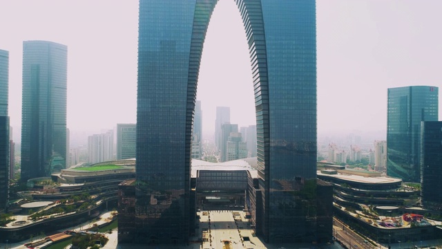 无人机拍摄:中国苏州4K东方之门