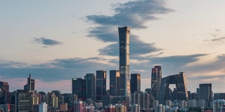 T/L PAN鸟瞰图北京天际和市中心在日落/北京，中国