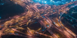 鸟瞰图时间流逝或超流逝道路交通十字路口。运输的概念。连接与网络技术