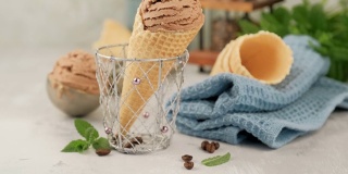 美味的咖啡冰淇淋作为甜点