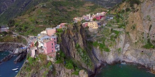 联合国教科文组织世界遗产地意大利里维埃拉五楼村。在崎岖的意大利里维埃拉海岸线上的一个古老的海边村庄。