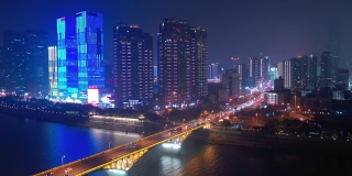 夜景照亮长沙市市中心滨江交通大桥4k中国航拍全景