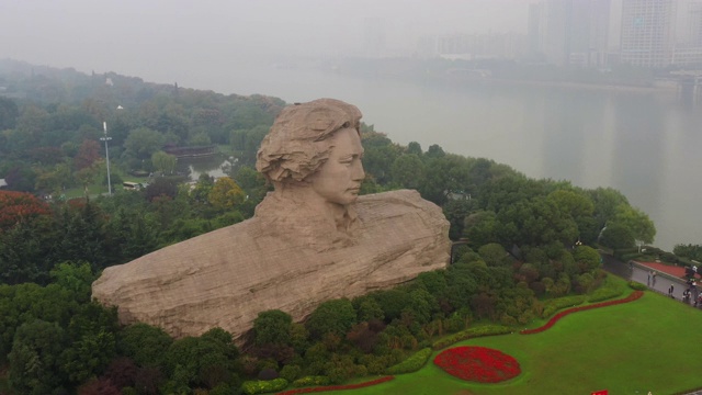 雨天长沙市滨江岛著名纪念公园航拍全景4k中国